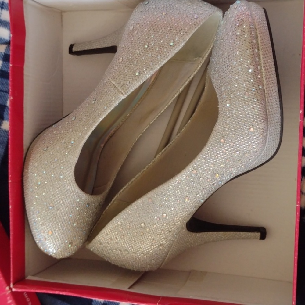 Sparkling Silver Slipper Heels!!
